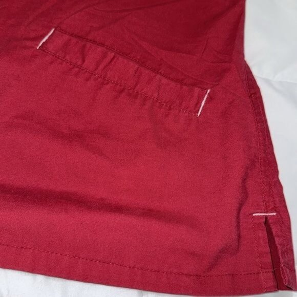 Womens Red V-Neck Short Sleeve Scrub Top With Pockets - Picture 5 of 7